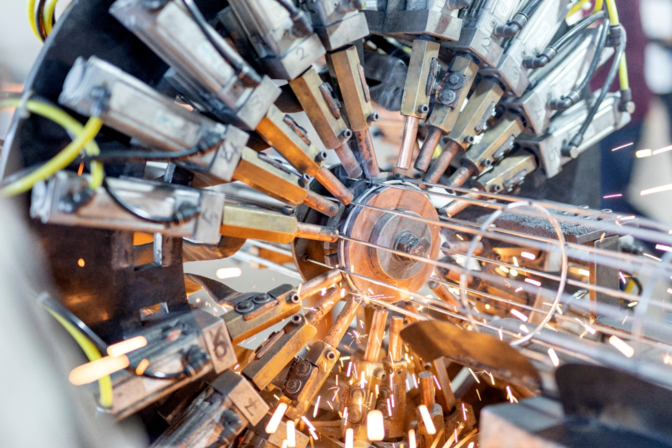 Automated multi-point resistance spot welding of a wire-cage