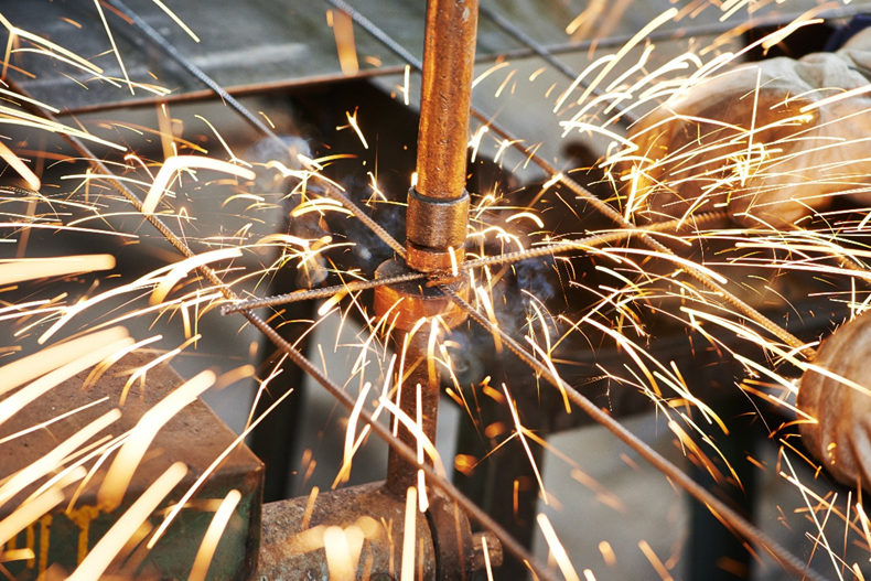 Resistance spot welding of a cross-wire mesh